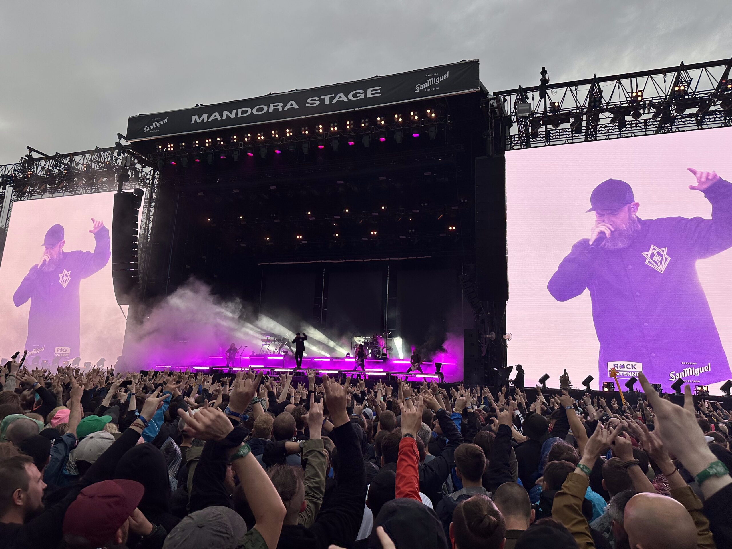 in Flames Rock im Park