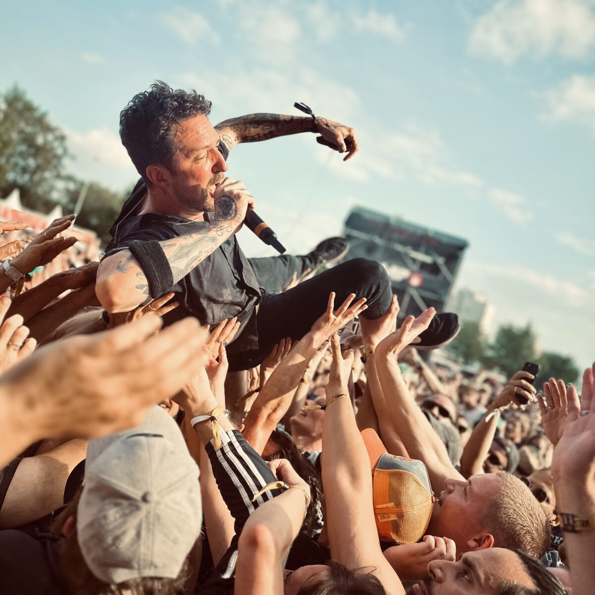 Vainstream Rockfest 2025 Tag 2: Heißer Asphalt und kühle Getränke