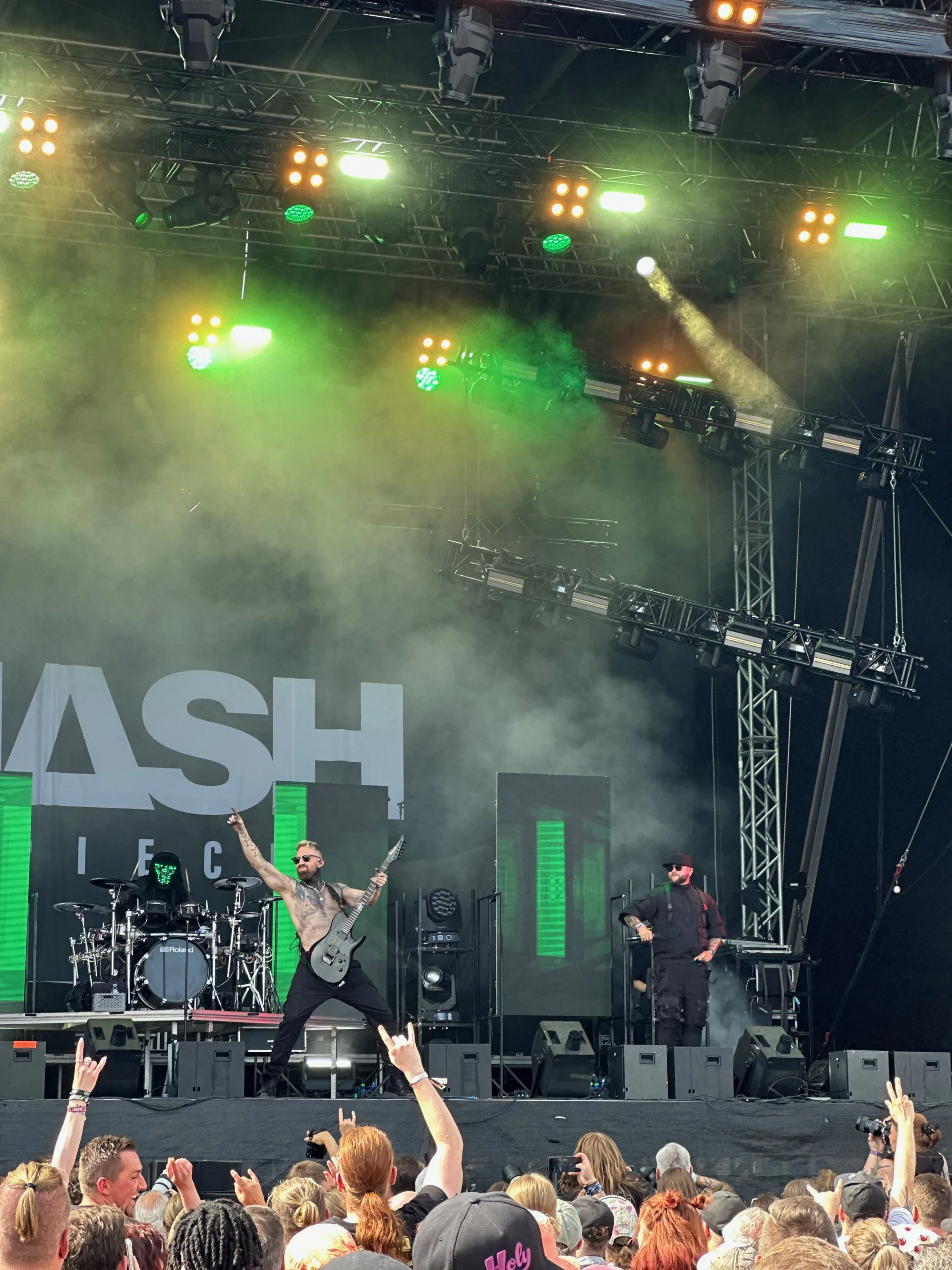 Elbriot Festival 2025 Smash Into Pieces